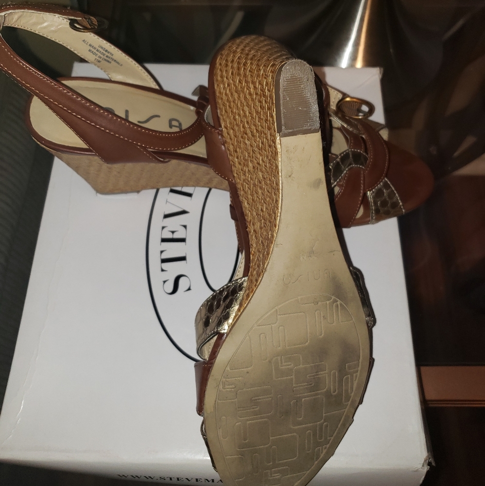 Shoes - Picture 3 of 4